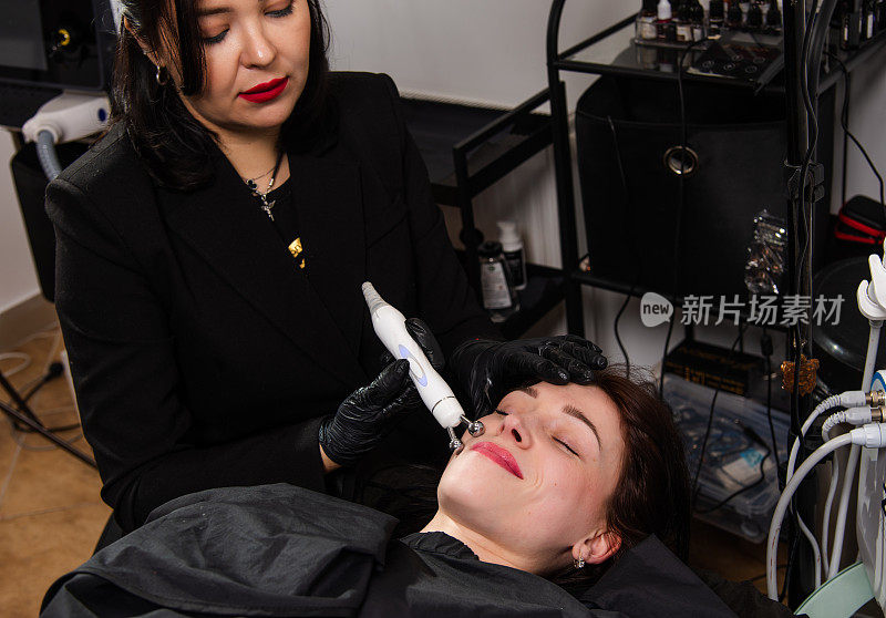 Eyebrow and lip correction procedures for facial rejuvenation in the beauty salon